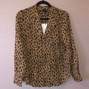 Light weight blouse button up